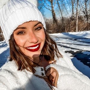 ✨MEET YOUR POSHER✨